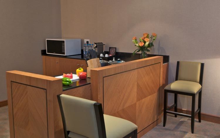 Wiseman Grand Hotel Dauhá Exteriér fotografie A small kitchen in a hotel suite