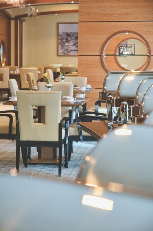Wiseman Grand Hotel Dauhá Exteriér fotografie The interior of the restaurant